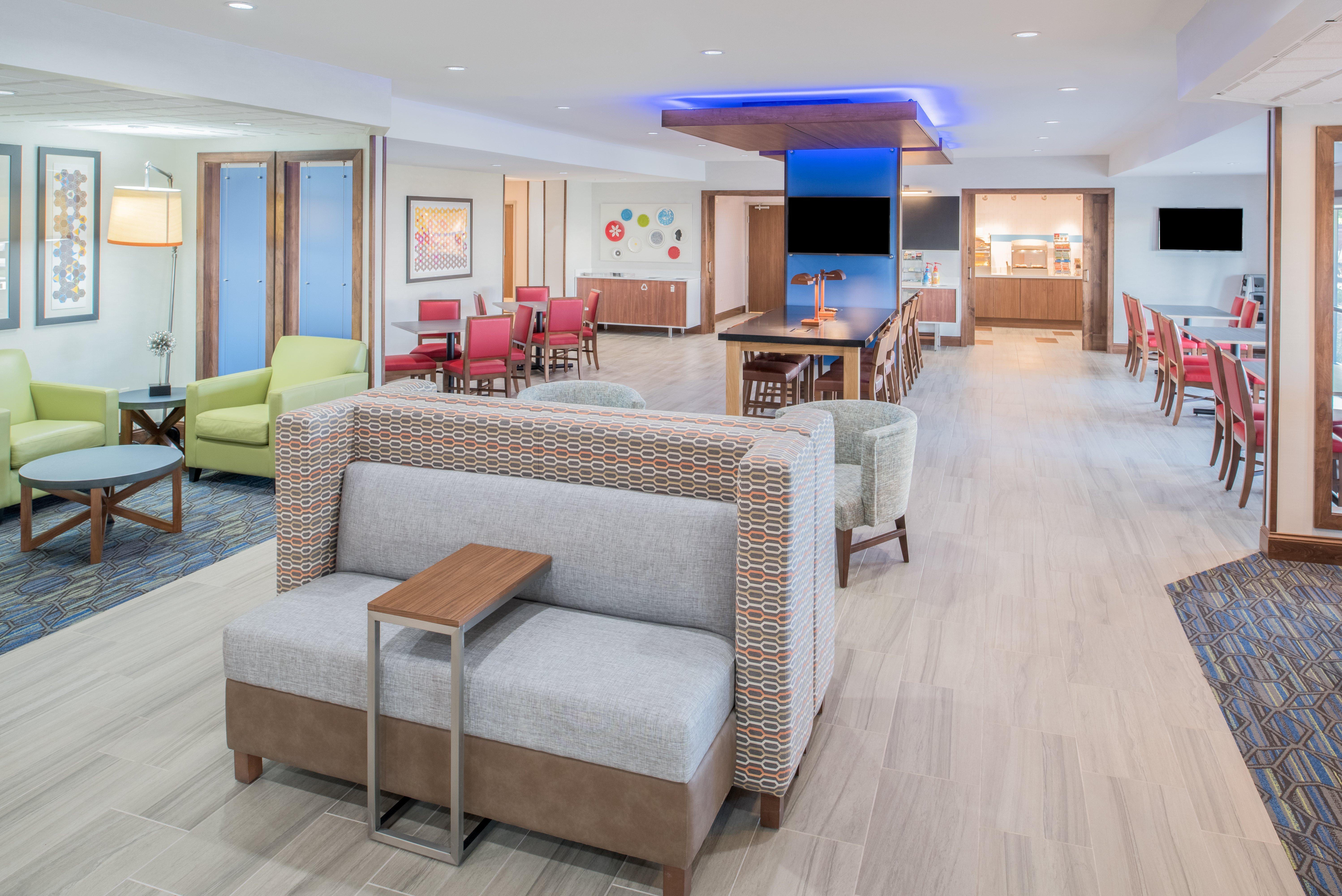 Holiday Inn Express Hotel & Suites Bismarck By Ihg Экстерьер фото