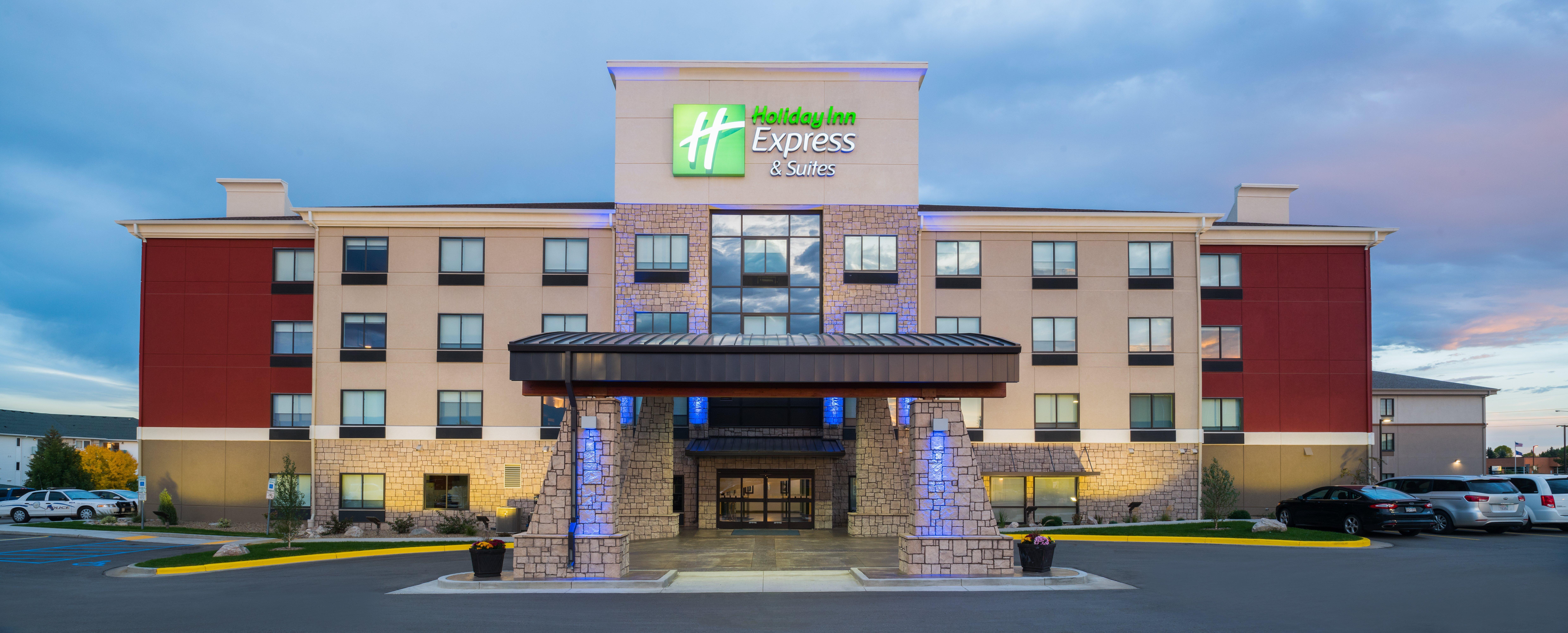 Holiday Inn Express Hotel & Suites Bismarck By Ihg Экстерьер фото