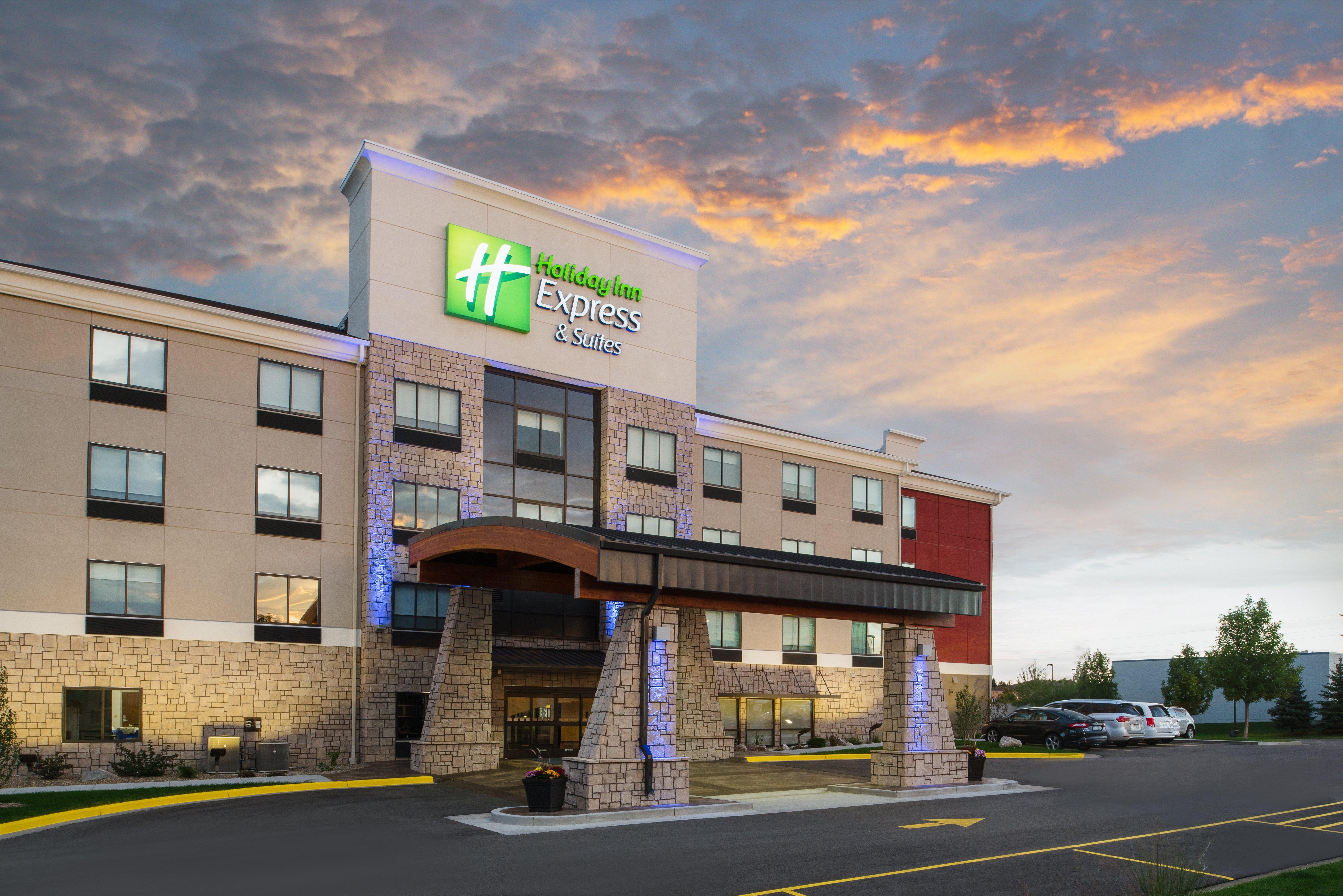 Holiday Inn Express Hotel & Suites Bismarck By Ihg Экстерьер фото