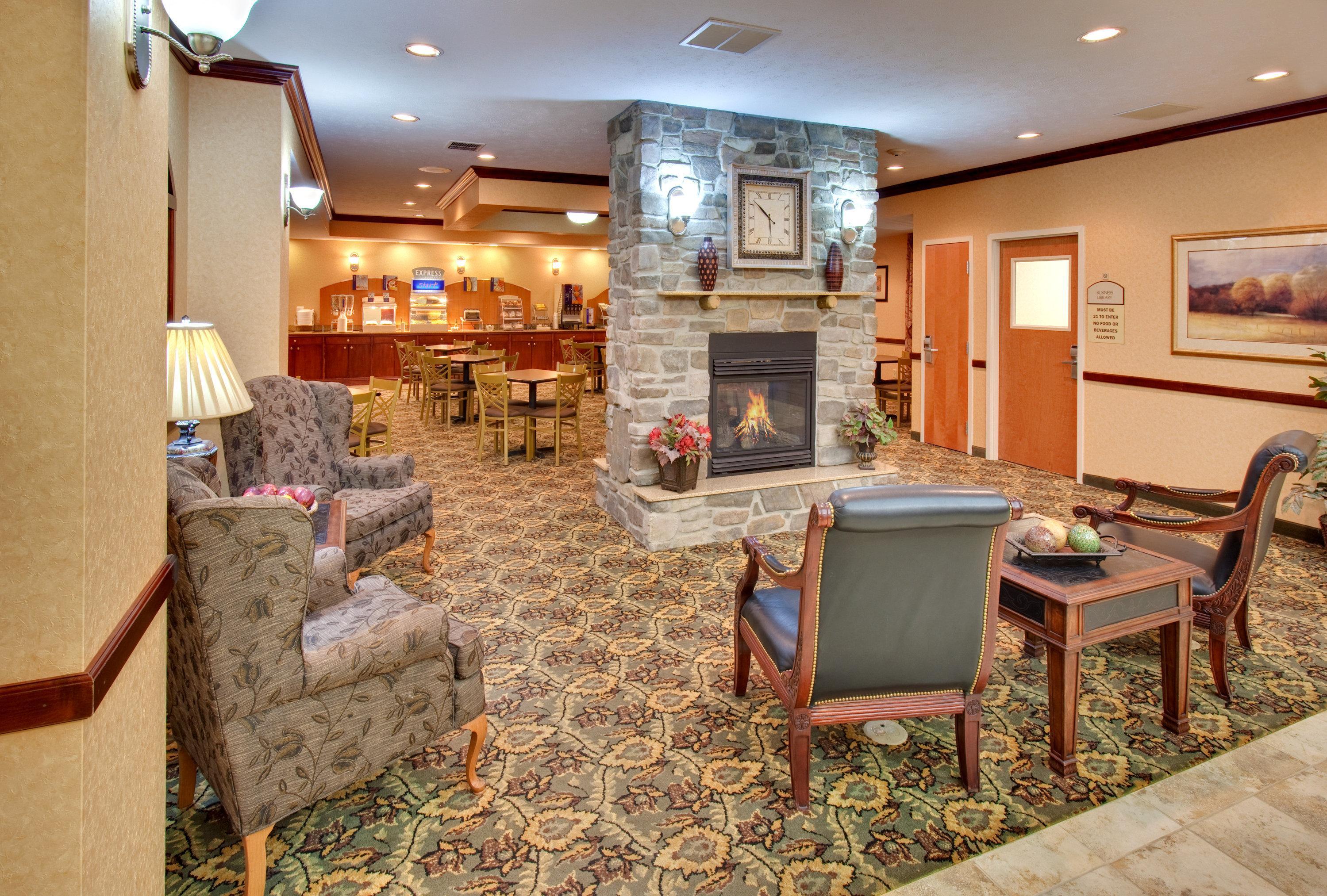 Holiday Inn Express Hotel & Suites Bismarck By Ihg Экстерьер фото