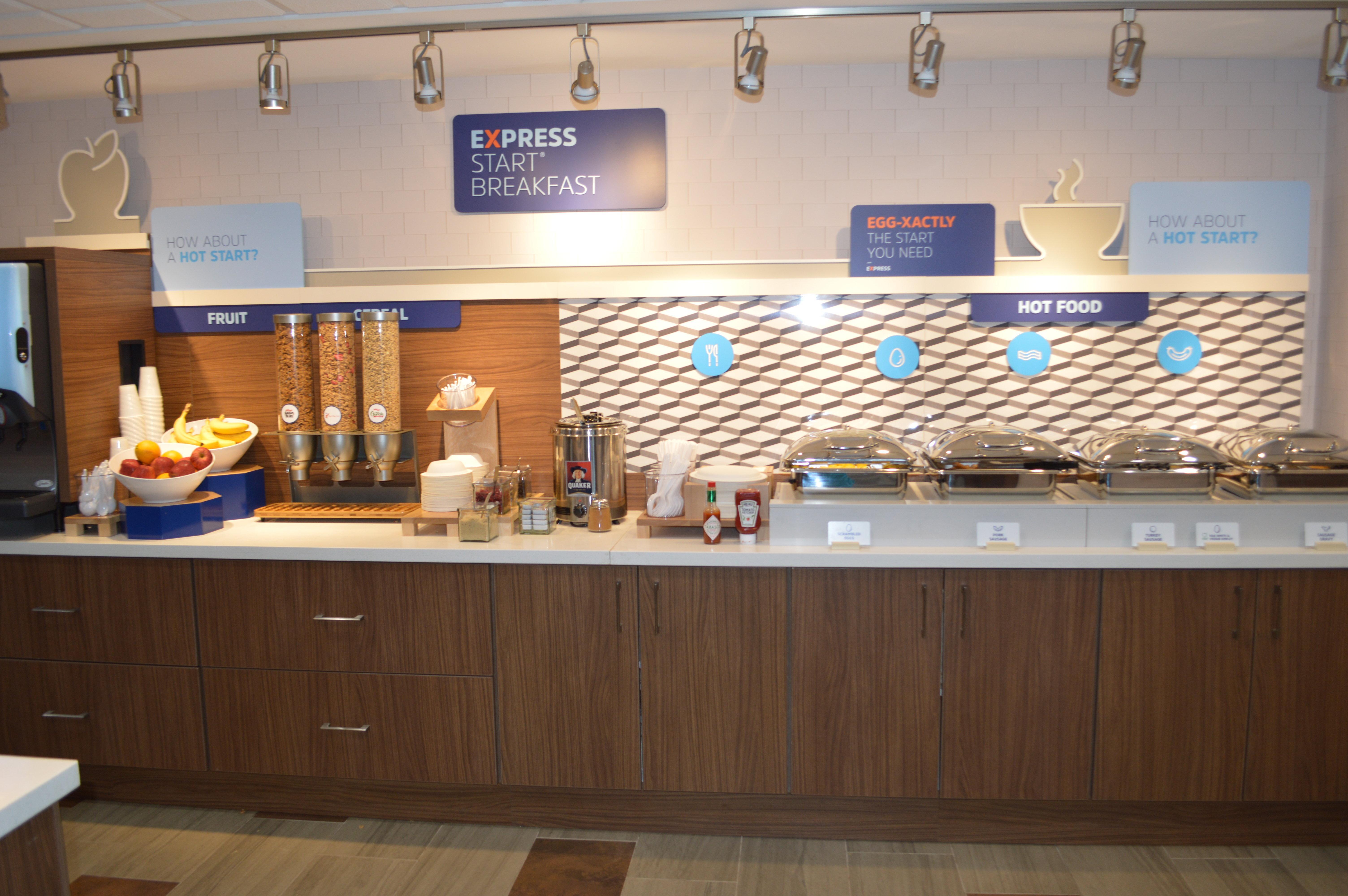 Holiday Inn Express Hotel & Suites Bismarck By Ihg Экстерьер фото
