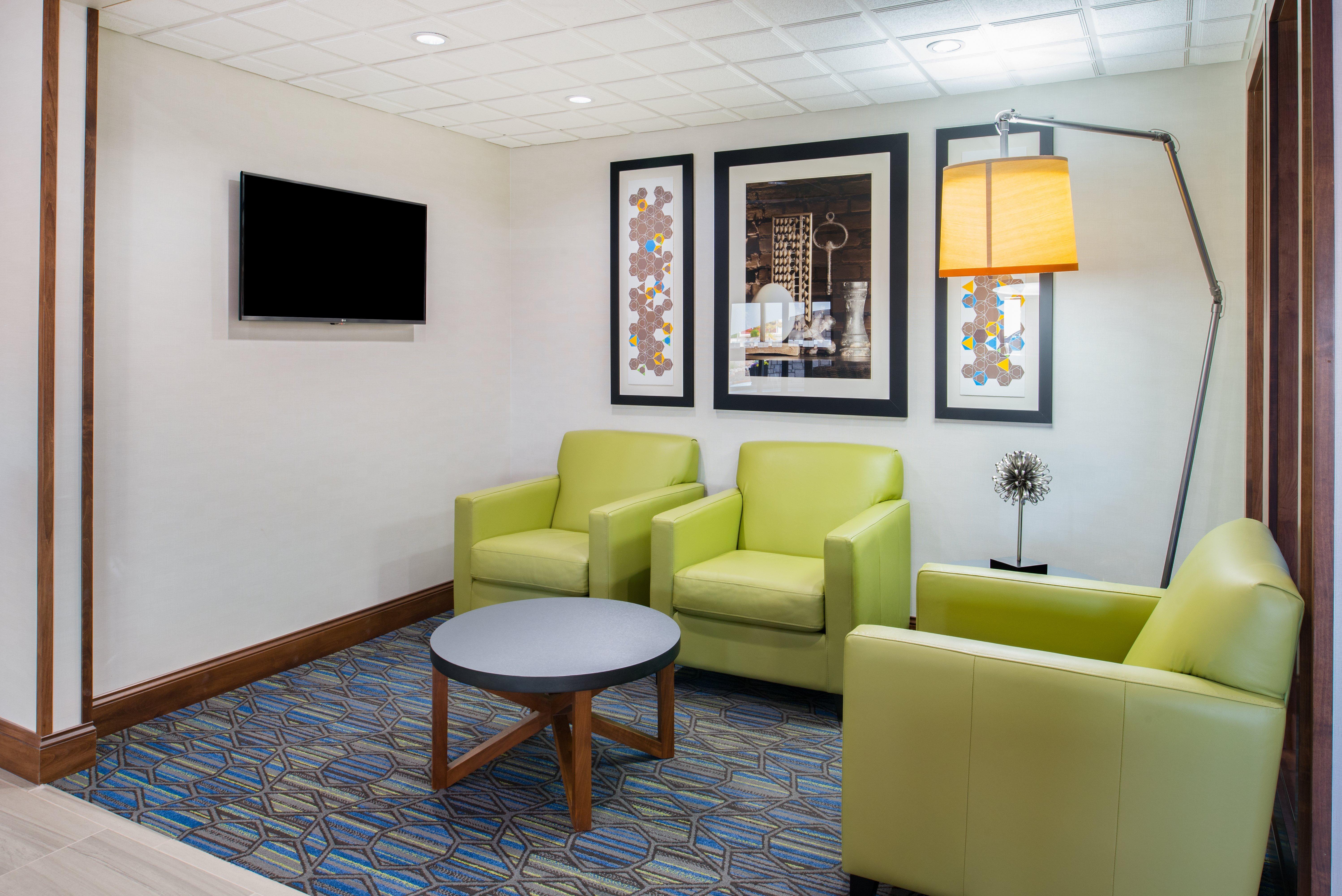 Holiday Inn Express Hotel & Suites Bismarck By Ihg Экстерьер фото