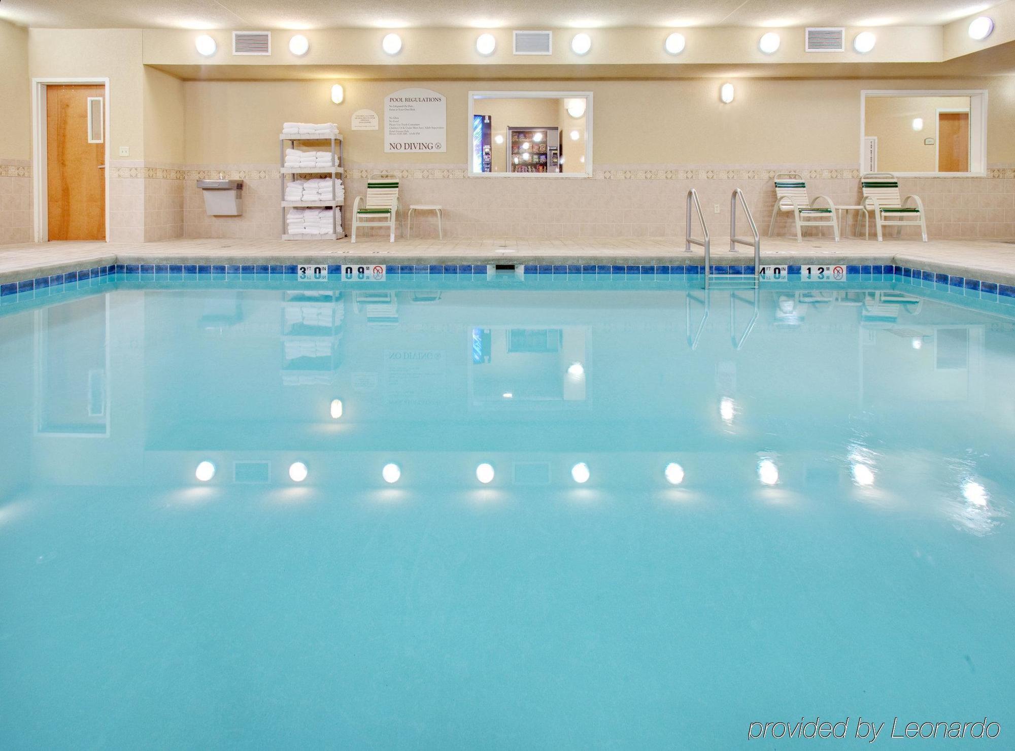 Holiday Inn Express Hotel & Suites Bismarck By Ihg Удобства фото
