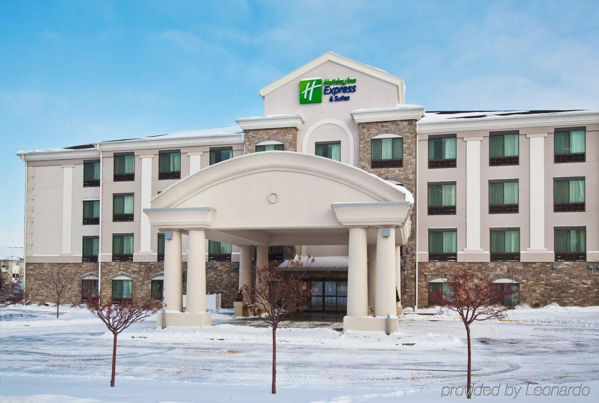 Holiday Inn Express Hotel & Suites Bismarck By Ihg Экстерьер фото