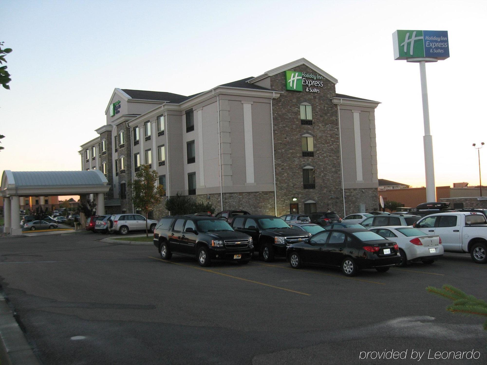 Holiday Inn Express Hotel & Suites Bismarck By Ihg Экстерьер фото