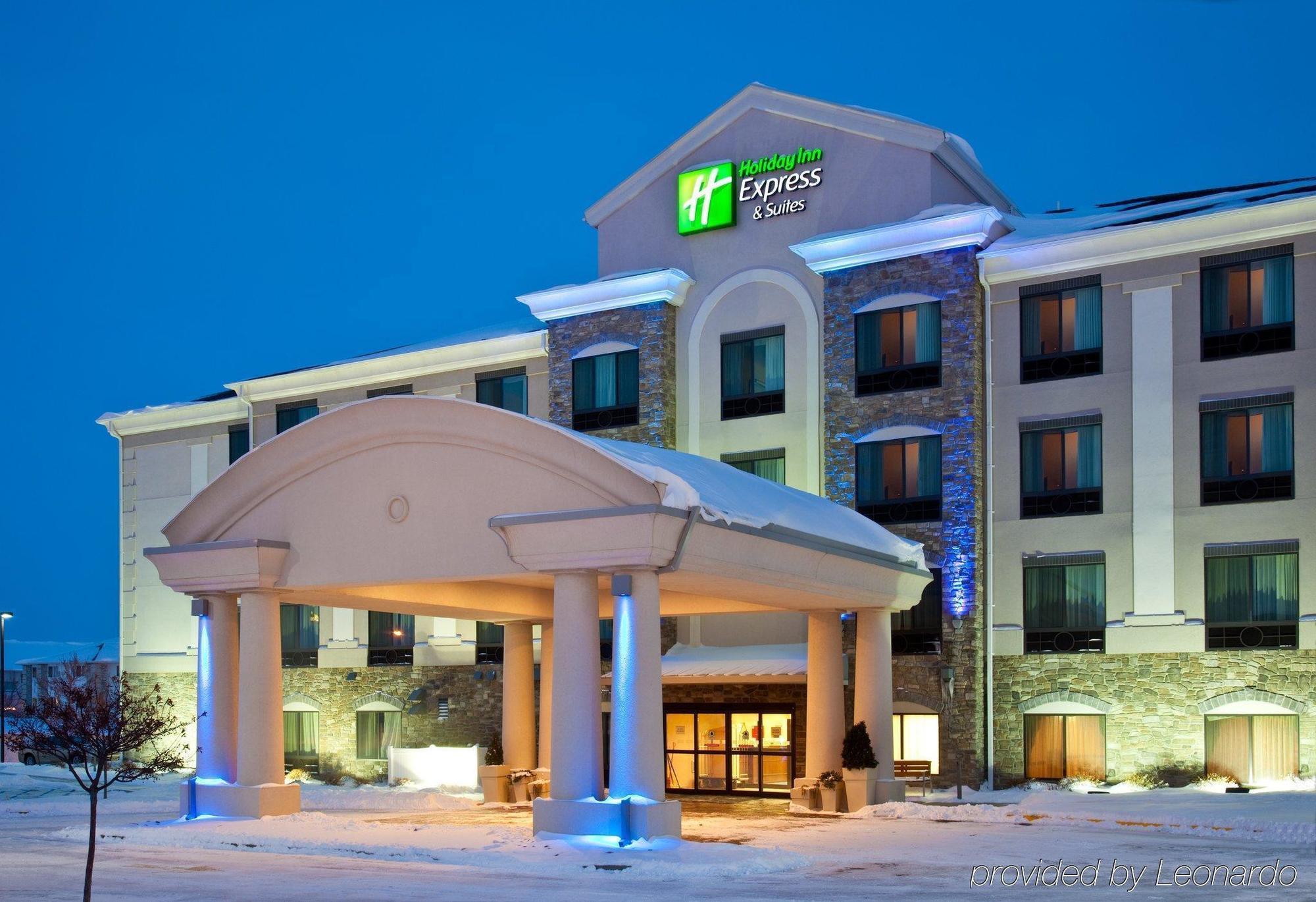 Holiday Inn Express Hotel & Suites Bismarck By Ihg Экстерьер фото