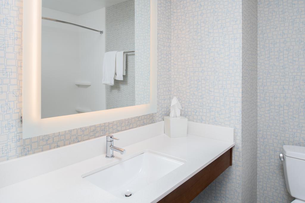 Holiday Inn Express Hotel & Suites Bismarck By Ihg Экстерьер фото