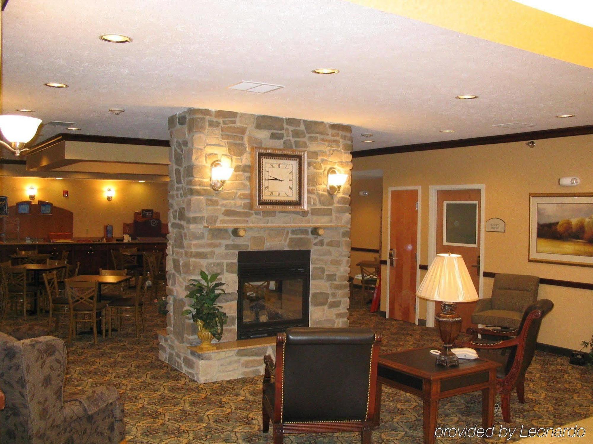 Holiday Inn Express Hotel & Suites Bismarck By Ihg Экстерьер фото